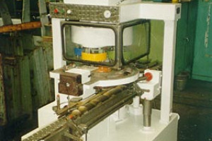 Closing machine of small tins, type B4 - KZK - 79 A after overhaul